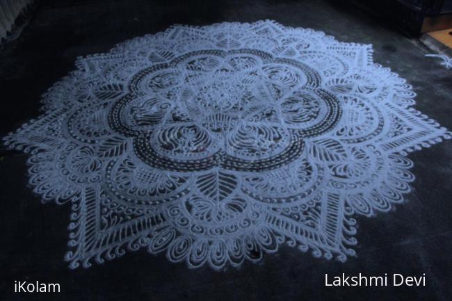 Rangoli: margazhi kolam