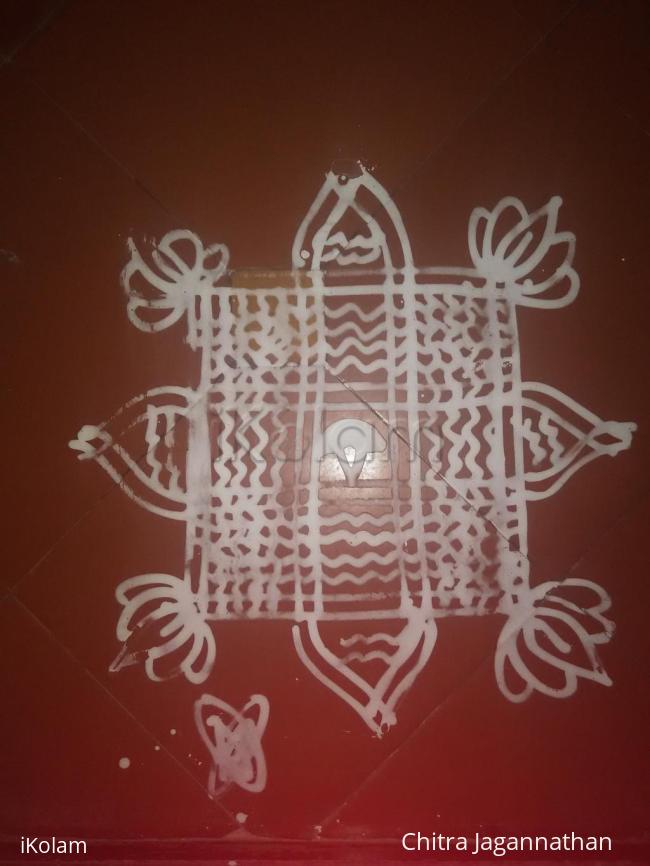 Rangoli: Deepavali kolam