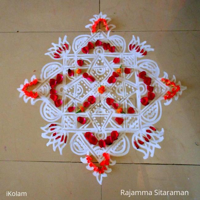 Rangoli: maakkolam with red petals